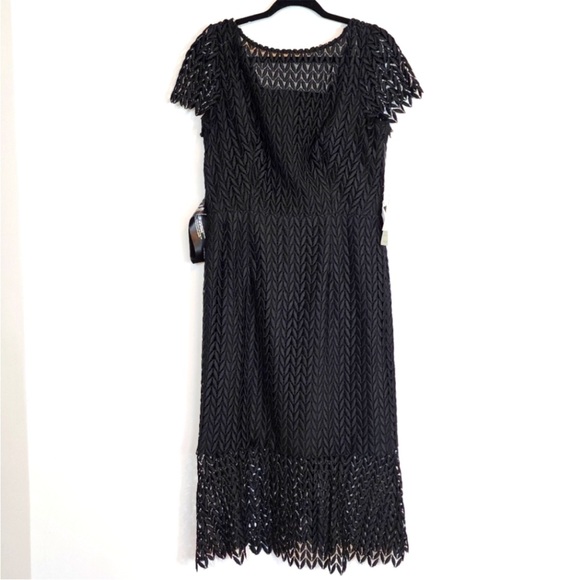 Kay Unger New York Tatum Floral Lace Midi Dress in Black size 10 - Picture 2 of 10